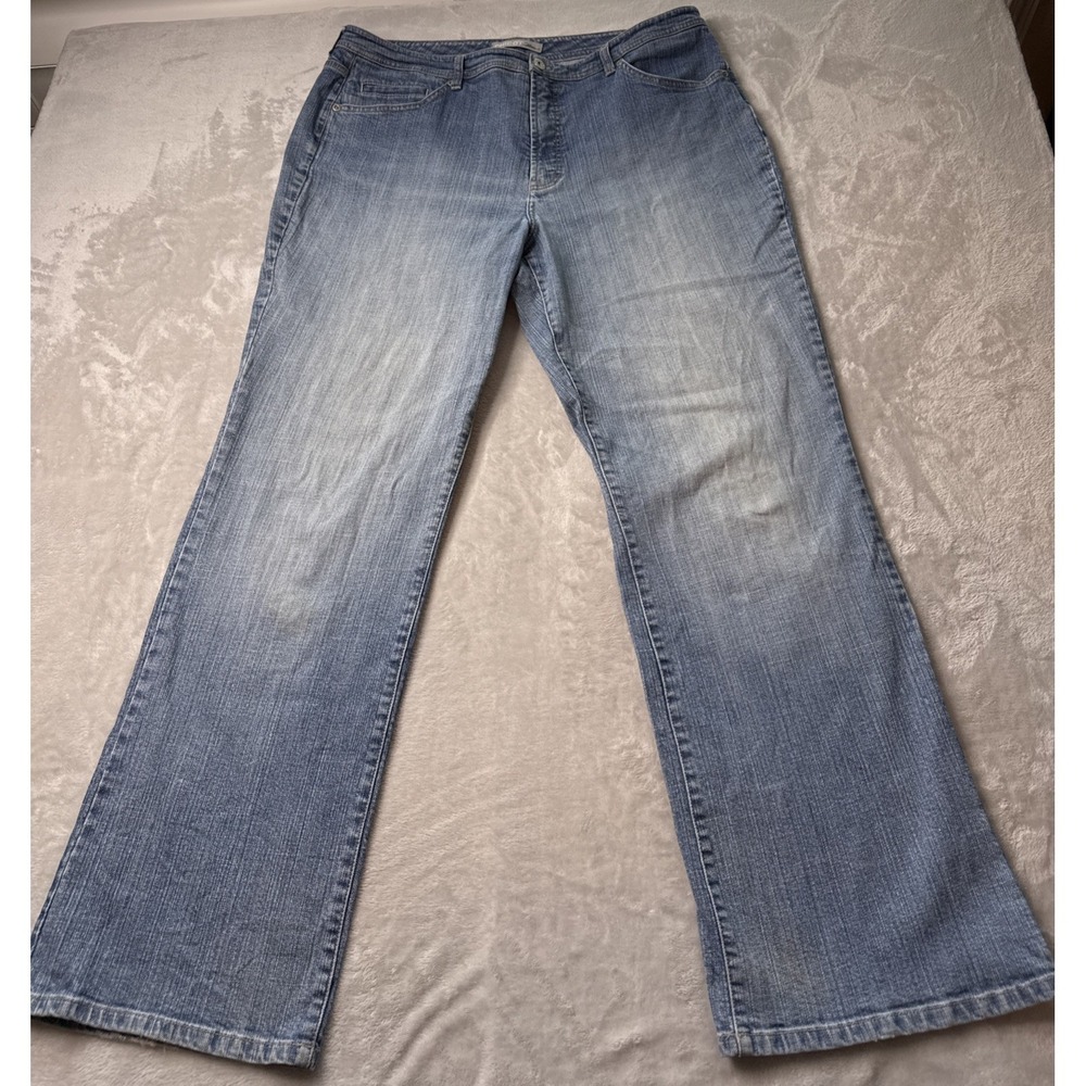 Chicos Platinum Jeans Size 3 Regular Distressed Wash Emfroidered back pockets